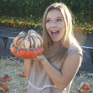 Meet your Posher, Chloe